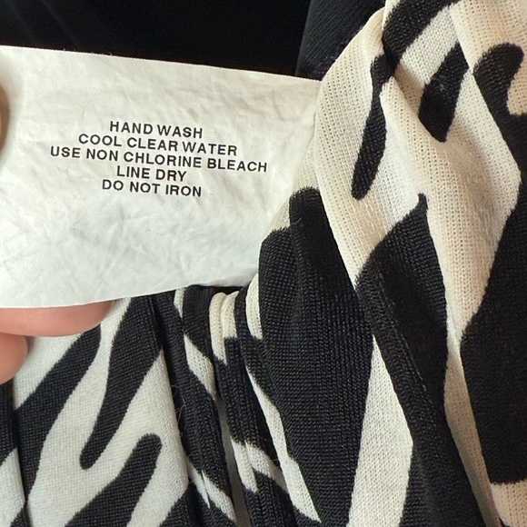 Miraclesuit Black and White Sleeveless Ruched Bodysuit size 14 - Picture 8 of 9